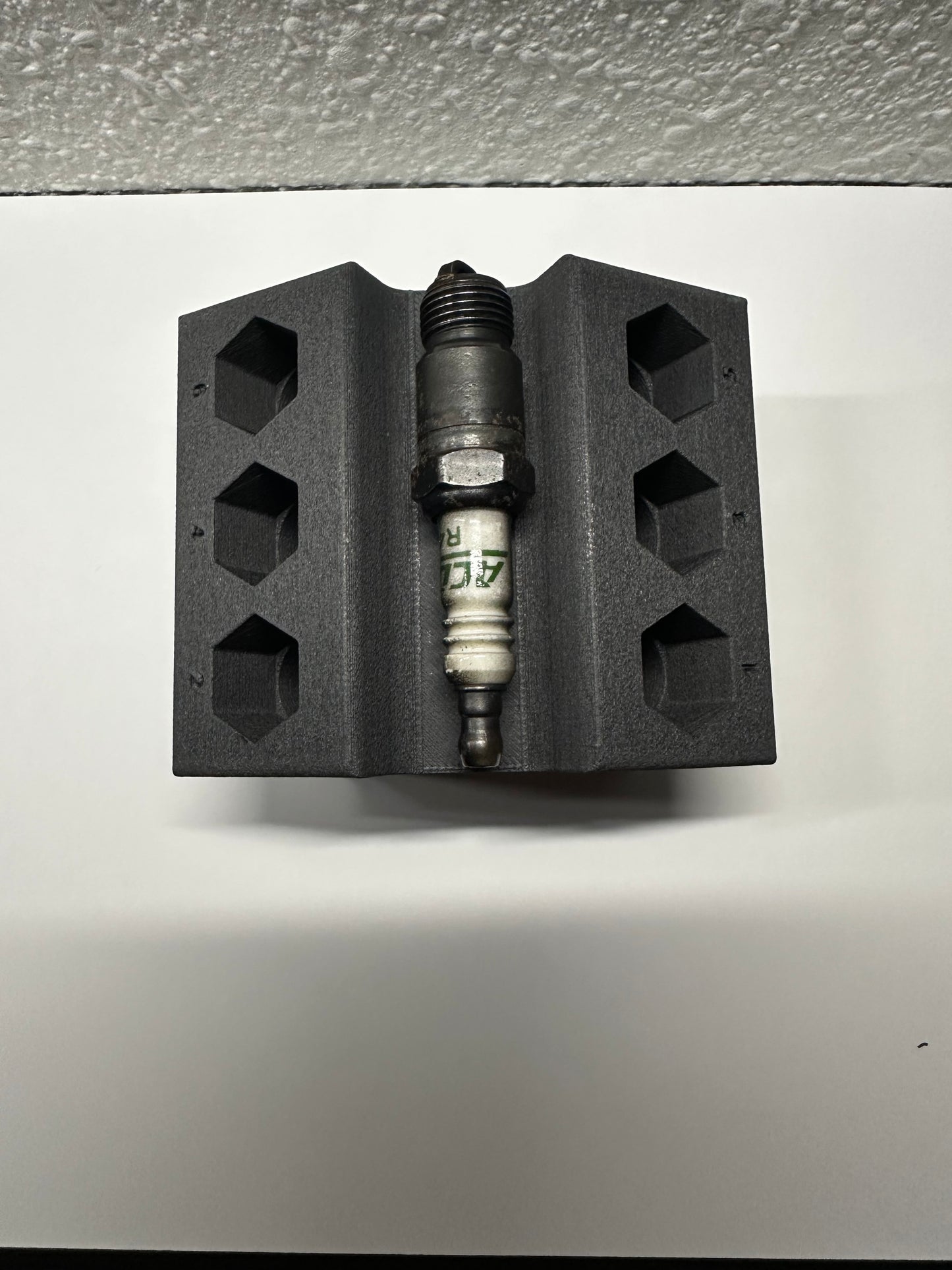 Buick Grand National V6 Spark Plug Holder – Magnetic 6-Cylinder Engine Layout