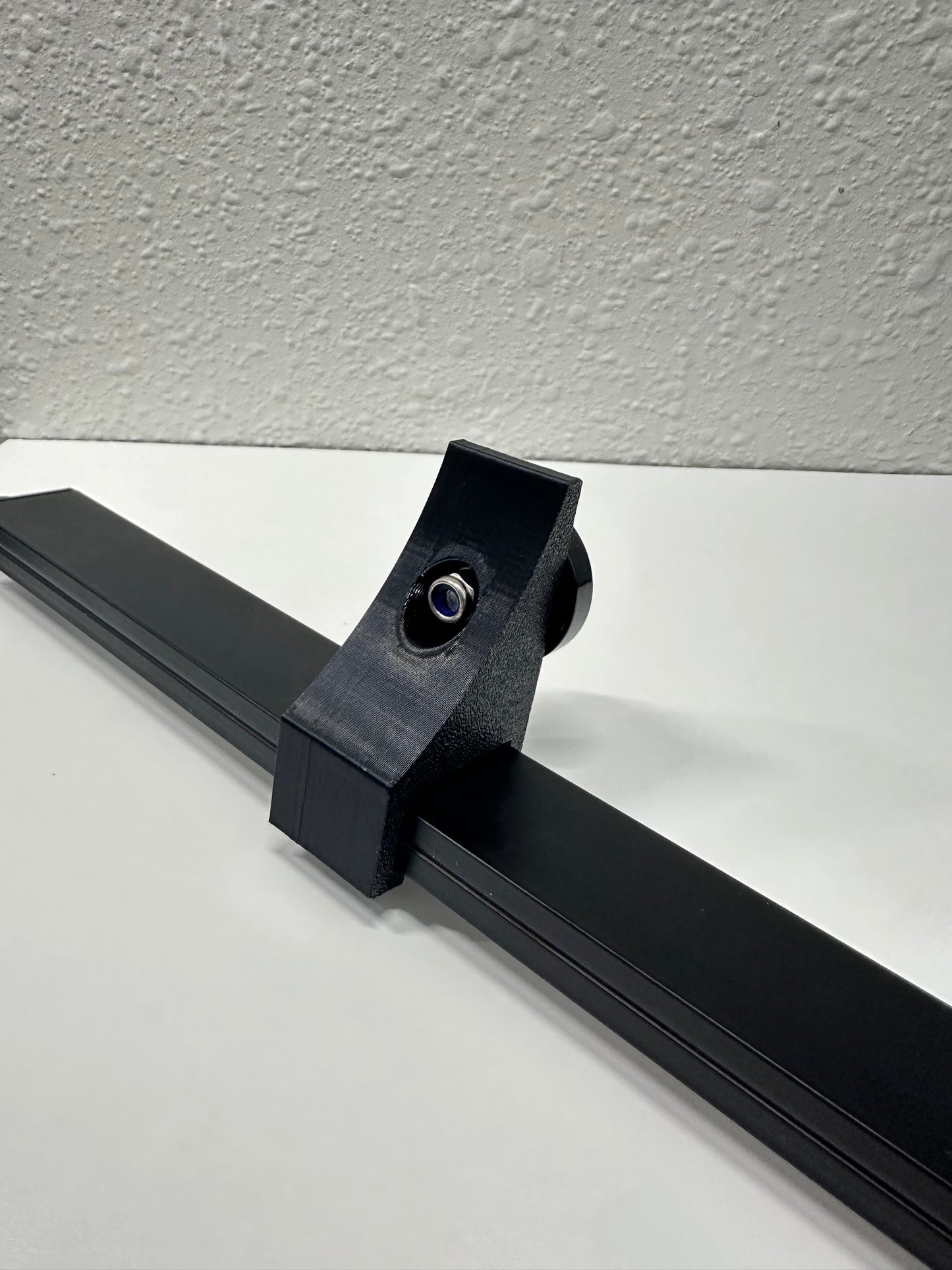 90° Magnetic Mounting Brackets for 24x12mm LED Aluminum Profiles – 4-Pack (Black ABS)